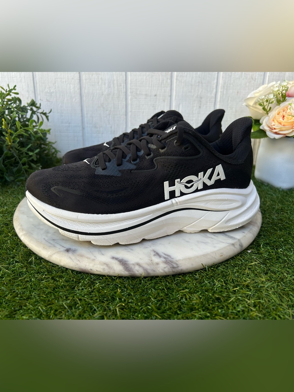 HOKA
Clifton 10 Road-Running black/white shoes Women size 8 gently used - Picture 11 of 15